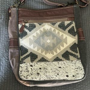 Myra Bag Crossbody